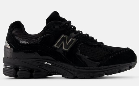 Si No Te Gusta El Color No Hay Problema Estas Zapatillas De New Balance En Negro Total Estan Listas Para Acompanarte Mas Alla Del Otono