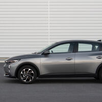 Amplio sedán hecho en México y modelo 2026, con calidad para competir con Versa y Mazda2