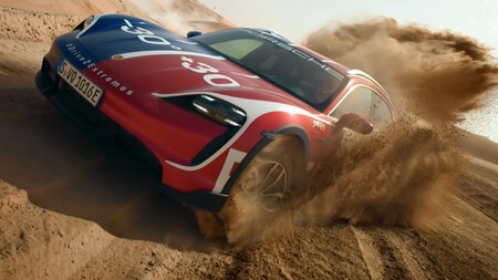 ¡Sublime! Lo mejor que verás este mes es el vídeo del Porsche Taycan Cross Turismo eléctrico, un dron y dos circuitos opuestos