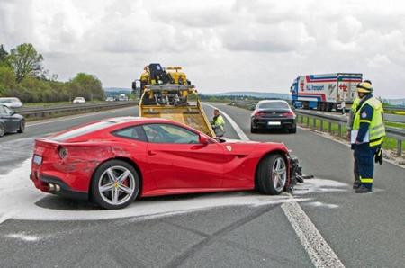 Dolorpasión™: un Ferrari F12 Berlinetta sin mucho morro