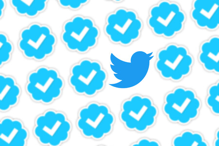 Twitter relanza la verificación de perfiles: así puedes solicitar, si cumples los requisitos, ser verificado con la insignia azul