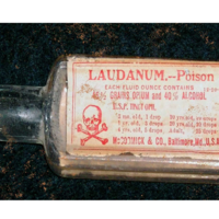 O remédio que prometia curar tudo: conheça a história do xarope de láudano que misturava álcool e morfina para aliviar dores - mas criava dependência 