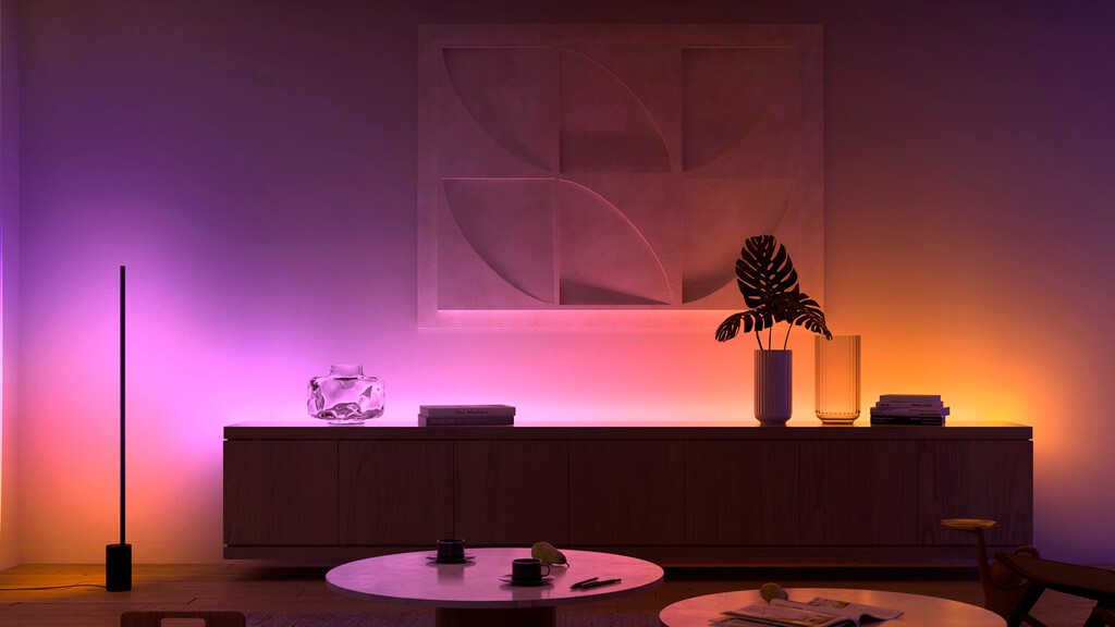 Philips Hue pretende que programar la luz sea tan fácil como describir lo que quieres. La IA del Bridge Pro hará el resto