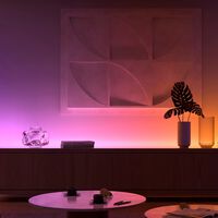 Philips Hue pretende que programar la luz sea tan fácil como describir lo que quieres. La IA del Bridge Pro hará el resto