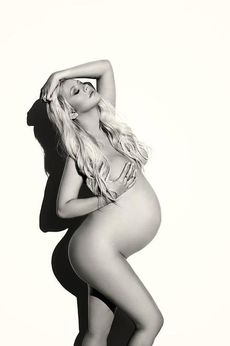 ¡¡Toma barrigón que luce Christina Aguilera en V Magazine!!