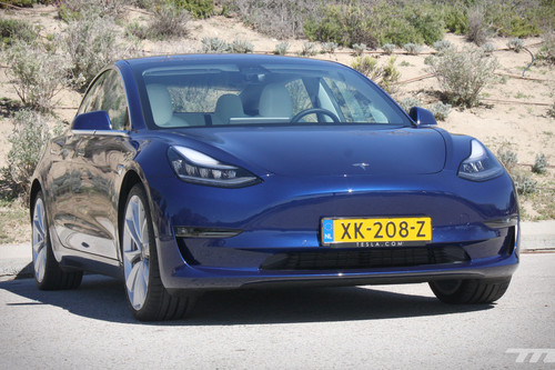 Probamos el Tesla Model 3: un interfaz demasiado complicado para un coche eléctrico más rápido que un BMW M3