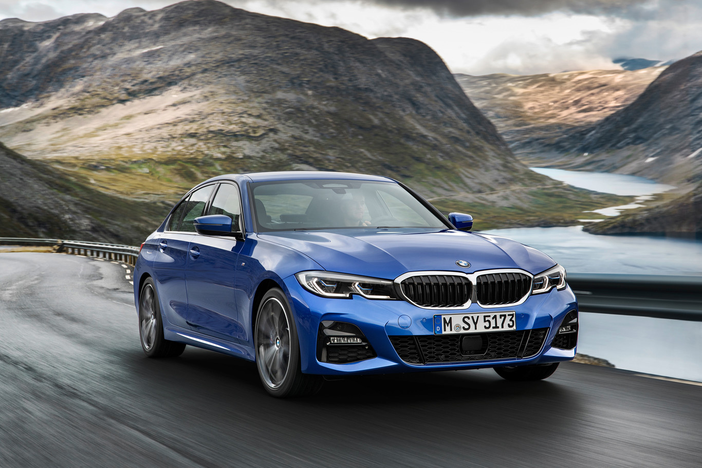 El BMW Serie 3 2019 persigue la vanguardia sin renunciar a su esencia (+131 fotos)