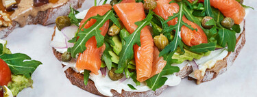 El salmón ahumado y el aguacate parecen los mejores amigos del mundo mundial del desayuno: hasta que usas este otro pescado 