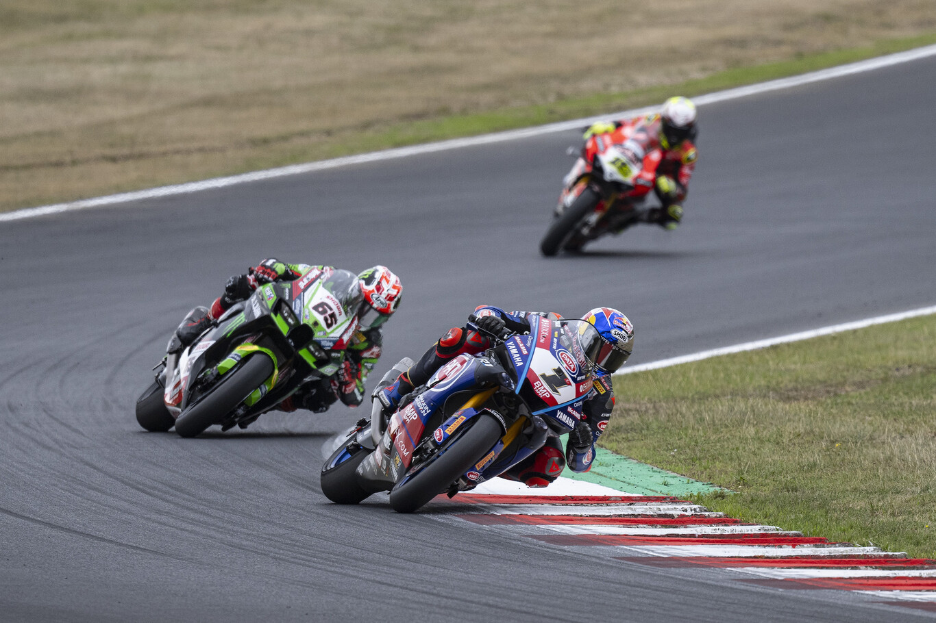 Toprak Razgatioglu completa el doblete dominical pero Álvaro Bautista es más líder del mundial de Superbikes