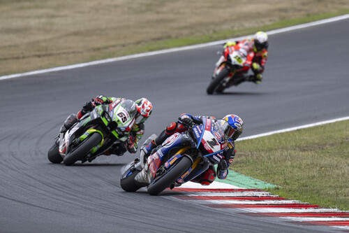 Toprak Razgatioglu completa el doblete dominical pero Álvaro Bautista es más líder del mundial de Superbikes