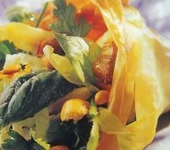 Cucurucho de ensalada con frutos secos