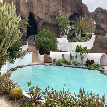 Lagomar, una casa hecha dentro de una antigua cantera de roca volcánica en Lanzarote que enamoró a Almodóvar