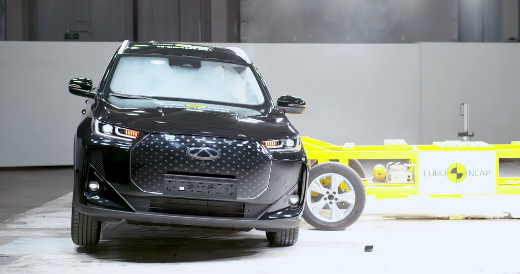 Empiezas a conducir y el coche se pone a pitar por todo, y la culpa es de Europa. Ahora es Europa quien quiere arreglarlo: va a penalizar a los fabricantes