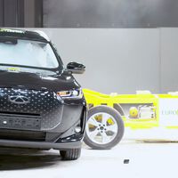 Empiezas a conducir y el coche se pone a pitar por todo, y la culpa es de Europa. Ahora es Europa quien quiere arreglarlo: va a penalizar a los fabricantes