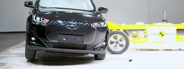 Empiezas a conducir y el coche se pone a pitar por todo, y la culpa es de Europa. Ahora es Europa quien quiere arreglarlo: va a penalizar a los fabricantes