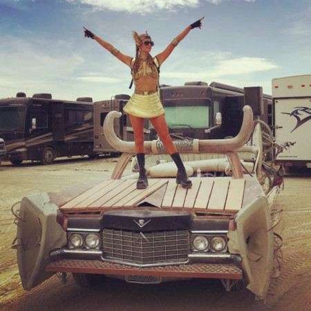 Burning Man, no sé muy bien lo que es pero estaba lleno de celebrities