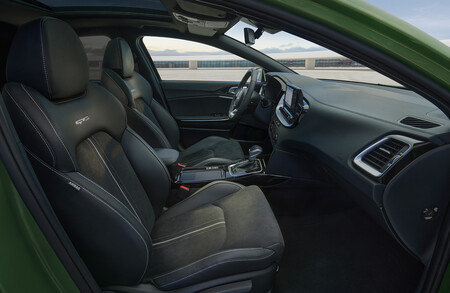 Kia XCeed Hybrid GT Line asientos delanteros