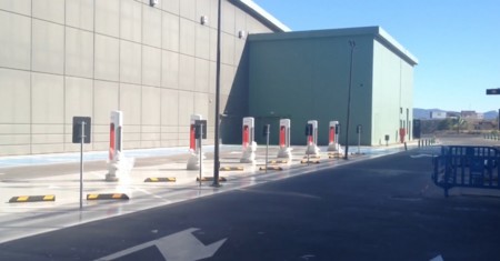 Ya está en funcionamiento el supercargador de Tesla en Murcia