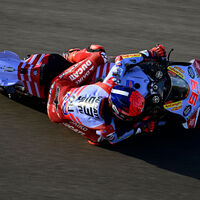 Marc Márquez vuelve a disfrutar en MotoGP, pero sufrió su primera caída con Ducati y rebaja ánimos: "Estamos para ser quintos o sextos"