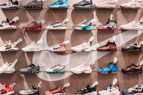 El Corte Inglés celebra los Happy Days y comienza a vaciar su almacén de zapatillas Nike desde 59 euros en su outlet