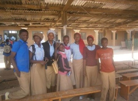 La Fundación Créate nos anima a ayudar a Nora a construir su colegio