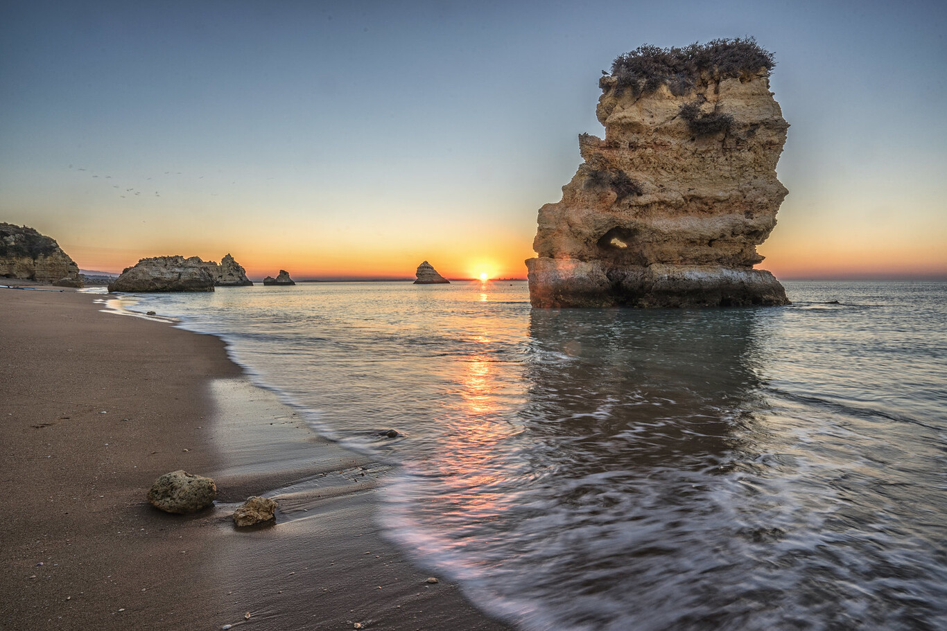 Las mejores playas de Portugal: desde las tranquilas en familia a las espectaculares para el surf