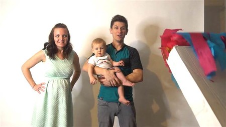 La increíble máquina de efectos encadenados que montó un padre para revelar el sexo de su próximo bebé