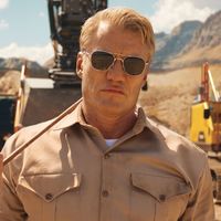 Dolph Lundgren se convierte en un férreo entrenador y pone a prueba las excavadoras de Volvo