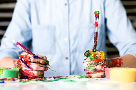 Siete ilustradores de moda masculina que le sumarán color y arte a tu feed de Instagram