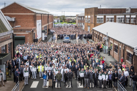 El primer Bentley Bentayga de producción ya ha salido de Crewe