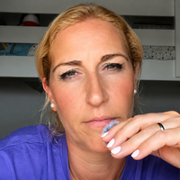 María, ayudante a domicilio, explota: “No somos las criadas de la familia. No estamos para planchar ni para limpiar. Cuando sea necesario, denunciad” 