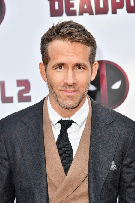 Ryan Reynolds repite fórmula en su look con chaleco para la premiere de 'Deadpool' en Nueva York