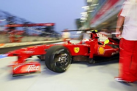 f1_ferrari-sigue-discreta-en-singapur.jpg