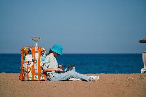 Una VPN es ideal en vacaciones e IPVanish nos lo pone fácil: su ofertón la deja en menos de 2 euros al mes y con regalo incluido