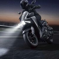 Yamaha ya tiene un sistema de iluminación adaptativa, y no lo estrena una moto cara sino un scooter pequeño