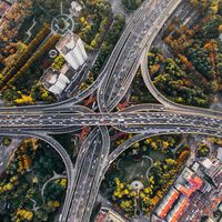 Qué son y en qué se diferencian los biofuels y e-fuels o combustibles sintéticos que van a salvar a los coches de gasolina en Europa