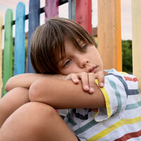 Esto es lo que sienten los niños que son criados por padres que casi nunca están disponibles 