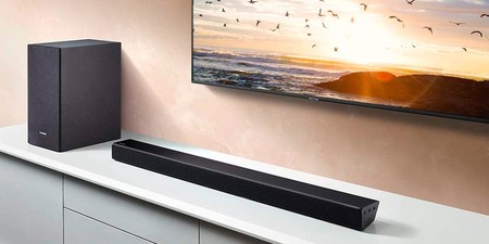 Mejorar el sonido de tu smart TV no puede ser más fácil y económico: la barra Samsung HW-R530 con subwoofer inalámbrico sólo cuesta 149 euros en MediaMarkt