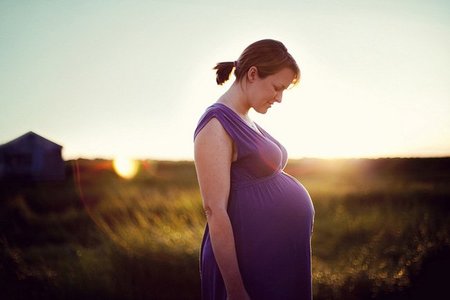 Más de la mitad de mujeres embarazadas intenta inducir su propio parto con métodos naturales