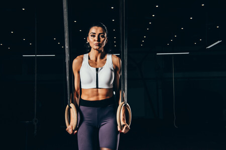 Una rutina de CrossFit con anillas para trabajar espalda y brazos