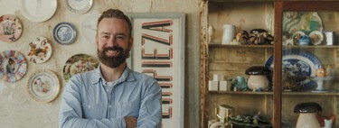 Guille García-Hoz, decorador y ceramista: "Hay que dejar de pensar en las paredes como algo bidimensional, gracias a la cerámica podemos aportarle muchísima riqueza dotándolas de volumen"