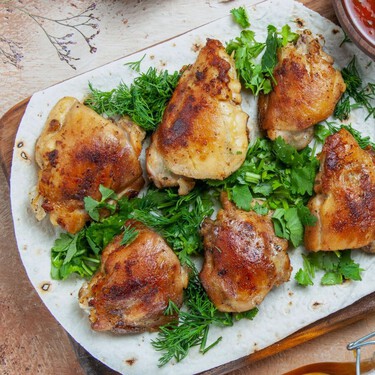 La fórmula 1-1-1 japonesa para convertir la carne de pollo más sosa en un manjar en pocos pasos 