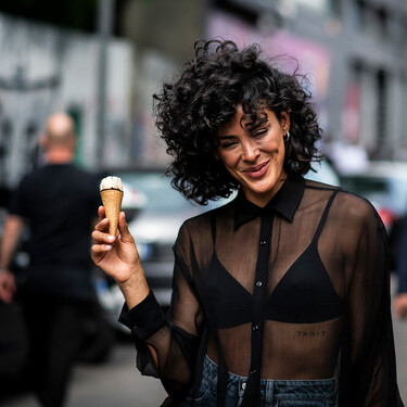 La crema de Rihanna que cuesta menos de 20 euros promete más volumen en el cabello rizado y menos encrespamiento