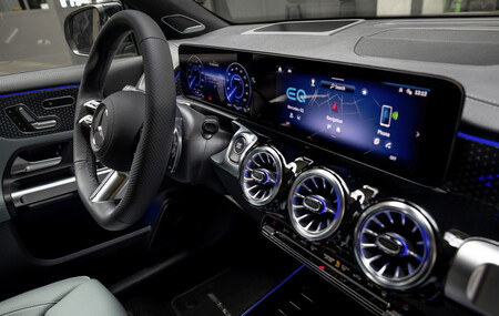 Mercedes-Benz EQB 2024