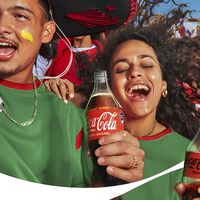 Con el Mundial 2026 en México a pocas semanas, Coca-Cola enfrenta denuncias por ocultar sellos en sus anuncios