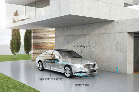 Otro más a la lista, el Mercedes Clase S será el primer Plug-in Hybrid comercial con recarga inalámbrica