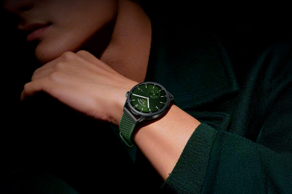 El CEO de Xiaomi puede elegir llevar el smartwatch que quiera, pero este es el afortunado: la fibra de carbono y la correa de seda han ganado la partida  