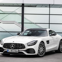 La gama Mercedes-AMG GT 2019 estrena cuadro de instrumentos digital y ligeros cambios estéticos