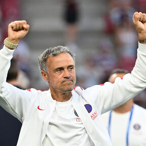 Luis Enrique, 56 años: "Cada media hora hay que moverse, todos los grupos musculares. Estamos en el despacho unas 8 o 10 horas, somos lo que se llama sedentarios activos"