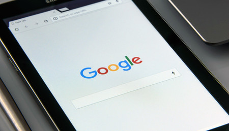 Los rivales de Google aseguran que ha incumplido la sanción antimonopolio por la que pagó una multa de 2.700 millones de dólares